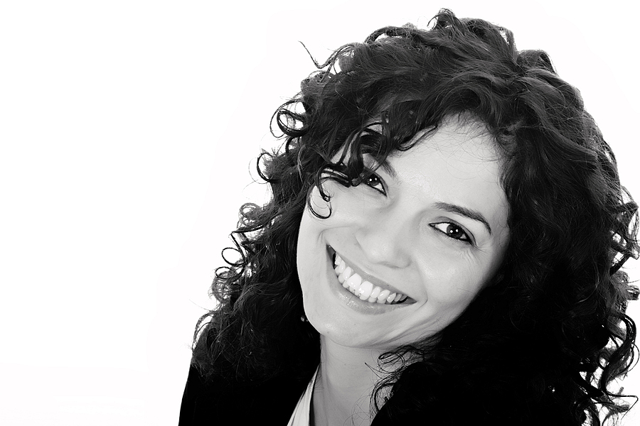 Smile Makeovers: The Role of Crowns in Cosmetic Dentistry
